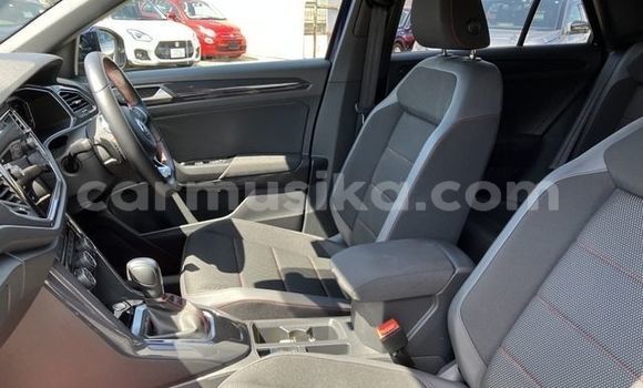 Acheter Occasion Voiture Volkswagen T-Roc Bleu à Harare, Harare Acheter Occasion Voiture Volkswagen T-Roc Bleu à Harare, Harare