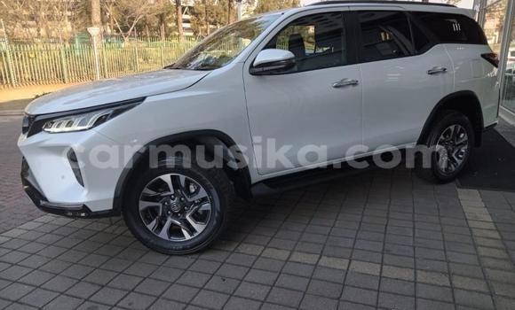 Nunua Ilio tumika Toyota Hilux Nyeupe Gari ndani ya Harare nchini Harare