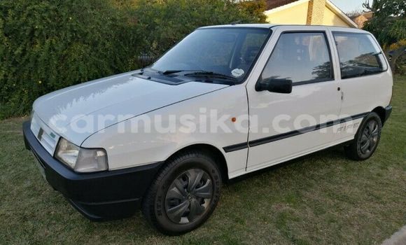 Nunua Ilio tumika Fiat Uno Nyeupe Gari ndani ya Beitbridge nchini Matabeleland Kusini