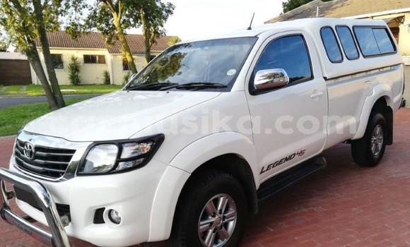 Nunua Ilio tumika Toyota Hilux Nyeupe Gari ndani ya Harare nchini Harare