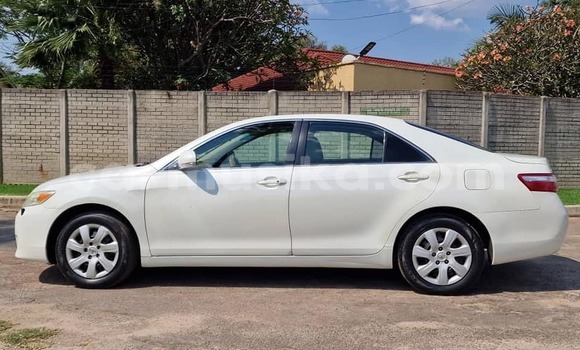 Nunua Ilio tumika Toyota Camry Nyeupe Gari ndani ya Bulawayo nchini Bulawayo