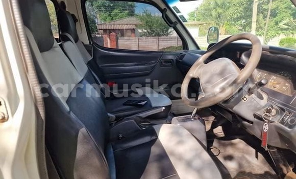 Tenga Tsaru Toyota Hiace Chena Mota in Chimanimani in Manicaland