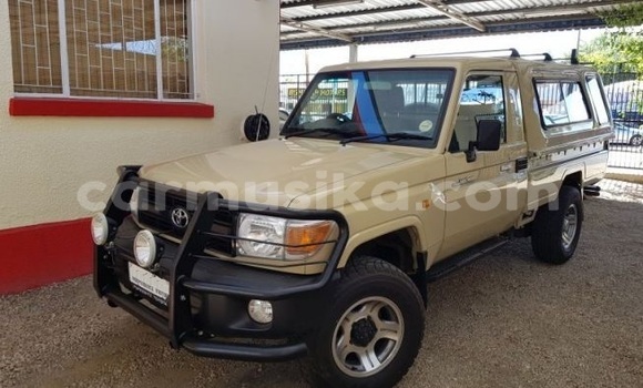 Tenga Tsaru Toyota Land Cruiser Bhurawuni Mota in Beitbridge in Matabeleland South Tenga Tsaru Toyota Land Cruiser Bhurawuni Mota in Beitbridge in Matabeleland South