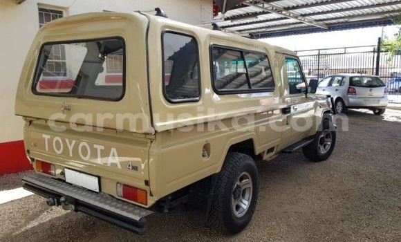 Tenga Tsaru Toyota Land Cruiser Bhurawuni Mota in Beitbridge in Matabeleland South Tenga Tsaru Toyota Land Cruiser Bhurawuni Mota in Beitbridge in Matabeleland South