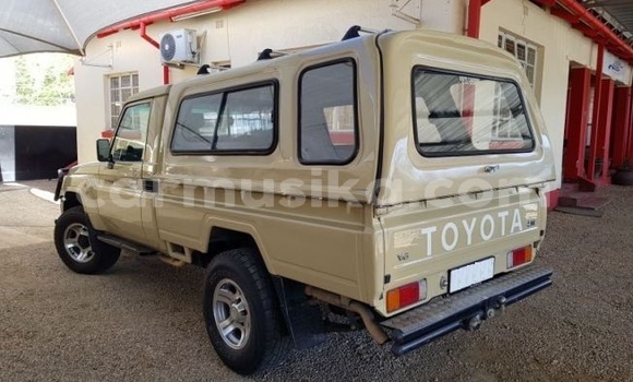 Tenga Tsaru Toyota Land Cruiser Bhurawuni Mota in Beitbridge in Matabeleland South Tenga Tsaru Toyota Land Cruiser Bhurawuni Mota in Beitbridge in Matabeleland South