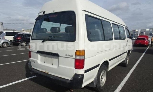 Acheter Occasion Voiture Toyota Hiace Blanc à Beitbridge, Matabeleland South Acheter Occasion Voiture Toyota Hiace Blanc à Beitbridge, Matabeleland South