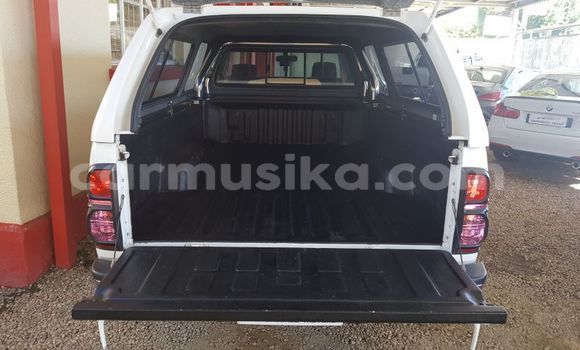 Acheter Occasion Voiture Toyota Hilux Blanc à Beitbridge, Matabeleland South Acheter Occasion Voiture Toyota Hilux Blanc à Beitbridge, Matabeleland South