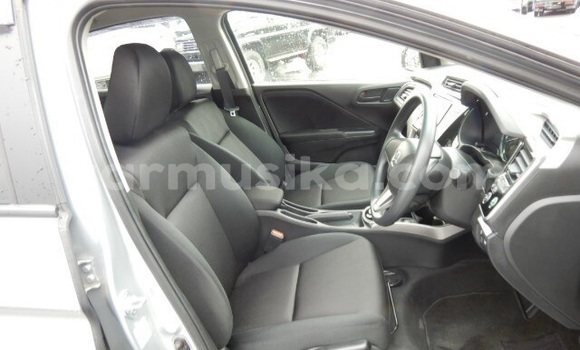 Acheter Occasion Voiture Honda Grace Gris à Beitbridge, Matabeleland South Acheter Occasion Voiture Honda Grace Gris à Beitbridge, Matabeleland South