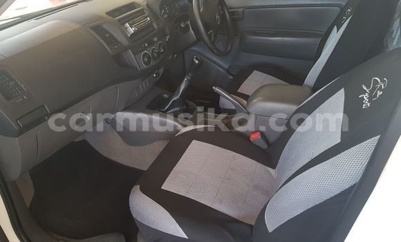 Acheter Occasion Voiture Toyota Hilux Blanc à Beitbridge, Matabeleland South Acheter Occasion Voiture Toyota Hilux Blanc à Beitbridge, Matabeleland South