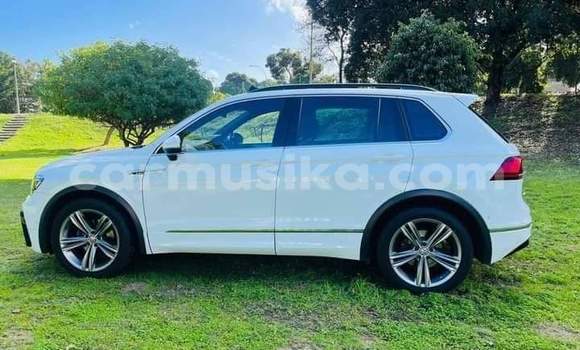 Acheter Occasion Voiture Volkswagen Tiguan Blanc à Beitbridge, Matabeleland South Acheter Occasion Voiture Volkswagen Tiguan Blanc à Beitbridge, Matabeleland South