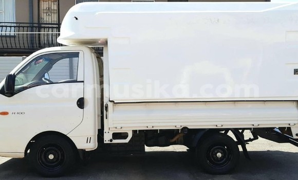 Nunua Ilio tumika Hyundai H200 Nyeupe Gari ndani ya Beitbridge nchini Matabeleland Kusini