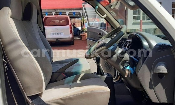 Nunua Ilio tumika Hyundai H200 Nyeupe Gari ndani ya Beitbridge nchini Matabeleland Kusini Nunua Ilio tumika Hyundai H200 Nyeupe Gari ndani ya Beitbridge nchini Matabeleland Kusini