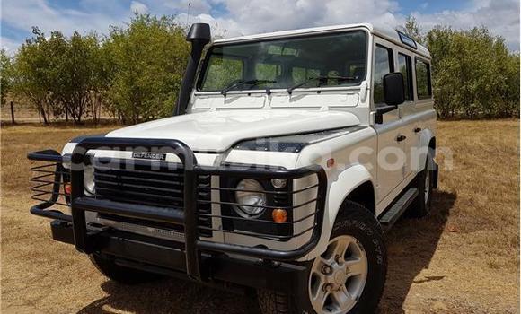Buy Used Land Rover Defender White Car in Glen Norah in Harare Buy Used Land Rover Defender White Car in Glen Norah in Harare