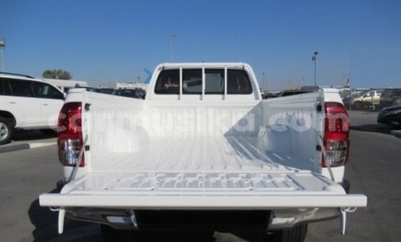 Acheter Occasion Voiture Toyota Hilux Blanc à Beitbridge, Matabeleland South Acheter Occasion Voiture Toyota Hilux Blanc à Beitbridge, Matabeleland South