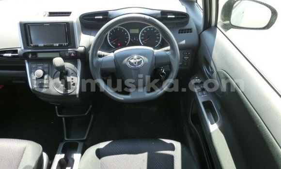 Nunua Ilio tumika Toyota Wish Fedha Gari ndani ya Beitbridge nchini Matabeleland Kusini Nunua Ilio tumika Toyota Wish Fedha Gari ndani ya Beitbridge nchini Matabeleland Kusini