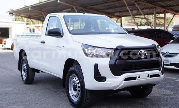 Buy Used Toyota Hilux White Car in Borrowdale in Harare