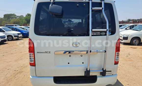 Tenga Tsaru Toyota Hiace Chena Mota in Belvedere in Harare Tenga Tsaru Toyota Hiace Chena Mota in Belvedere in Harare