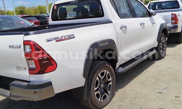 Tenga Tsaru Toyota Hilux Chena Mota in Belvedere in Harare Tenga Tsaru Toyota Hilux Chena Mota in Belvedere in Harare