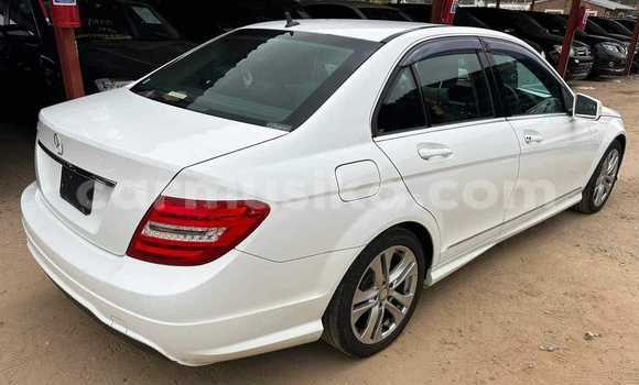 Tenga Tsaru Mercedes‒Benz C–Class Chena Mota in Beitbridge in Matabeleland South Tenga Tsaru Mercedes‒Benz C–Class Chena Mota in Beitbridge in Matabeleland South