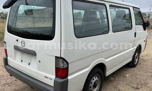 Tenga Tsaru Mazda Bongo Chena Mota in Bindura in Mashonaland yePakati Tenga Tsaru Mazda Bongo Chena Mota in Bindura in Mashonaland yePakati