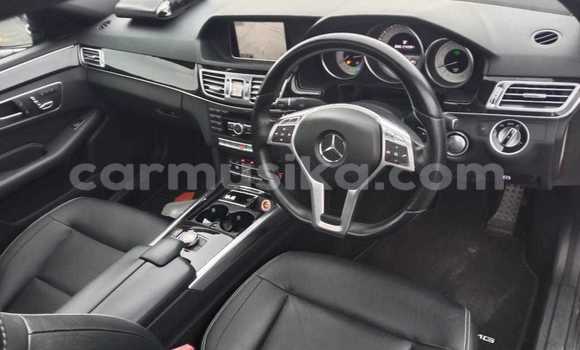 Tenga Tsaru Mercedes‒Benz E–Class Nhema Mota in Bindura in Mashonaland yePakati Tenga Tsaru Mercedes‒Benz E–Class Nhema Mota in Bindura in Mashonaland yePakati