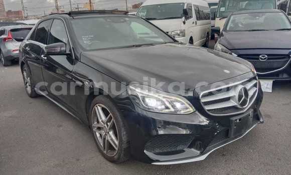 Tenga Tsaru Mercedes‒Benz E–Class Nhema Mota in Bindura in Mashonaland yePakati Tenga Tsaru Mercedes‒Benz E–Class Nhema Mota in Bindura in Mashonaland yePakati
