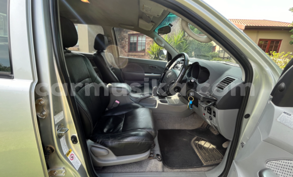 Tenga Tsaru Toyota Hilux Sirivha Mota in Beitbridge in Matabeleland South Tenga Tsaru Toyota Hilux Sirivha Mota in Beitbridge in Matabeleland South