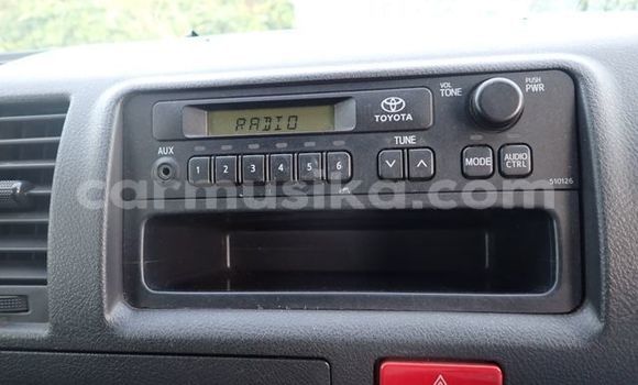 Nunua Ilio tumika Toyota Hiace Fedha Gari ndani ya Beitbridge nchini Matabeleland Kusini Nunua Ilio tumika Toyota Hiace Fedha Gari ndani ya Beitbridge nchini Matabeleland Kusini