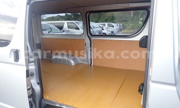 Nunua Ilio tumika Toyota Hiace Fedha Gari ndani ya Beitbridge nchini Matabeleland Kusini Nunua Ilio tumika Toyota Hiace Fedha Gari ndani ya Beitbridge nchini Matabeleland Kusini