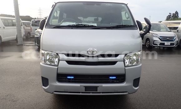 Nunua Ilio tumika Toyota Hiace Fedha Gari ndani ya Beitbridge nchini Matabeleland Kusini Nunua Ilio tumika Toyota Hiace Fedha Gari ndani ya Beitbridge nchini Matabeleland Kusini