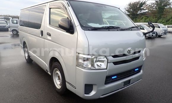 Nunua Ilio tumika Toyota Hiace Fedha Gari ndani ya Beitbridge nchini Matabeleland Kusini Nunua Ilio tumika Toyota Hiace Fedha Gari ndani ya Beitbridge nchini Matabeleland Kusini