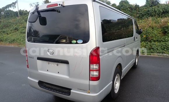 Nunua Ilio tumika Toyota Hiace Fedha Gari ndani ya Beitbridge nchini Matabeleland Kusini Nunua Ilio tumika Toyota Hiace Fedha Gari ndani ya Beitbridge nchini Matabeleland Kusini