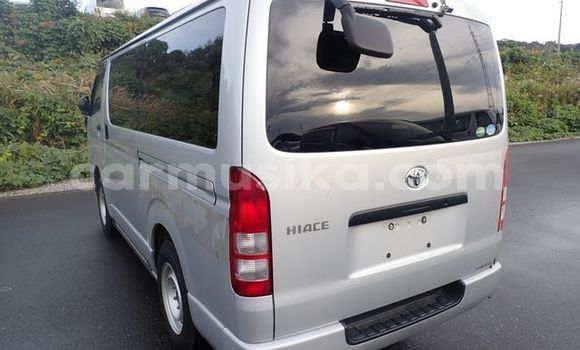 Nunua Ilio tumika Toyota Hiace Fedha Gari ndani ya Beitbridge nchini Matabeleland Kusini Nunua Ilio tumika Toyota Hiace Fedha Gari ndani ya Beitbridge nchini Matabeleland Kusini