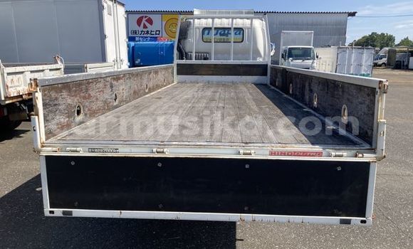 Buy Used Toyota Dyna White Truck in Beitbridge in Matabeleland South Buy Used Toyota Dyna White Truck in Beitbridge in Matabeleland South