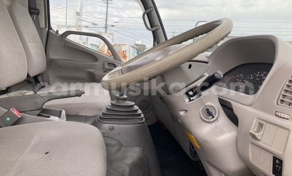 Buy Used Toyota Dyna White Truck in Beitbridge in Matabeleland South Buy Used Toyota Dyna White Truck in Beitbridge in Matabeleland South