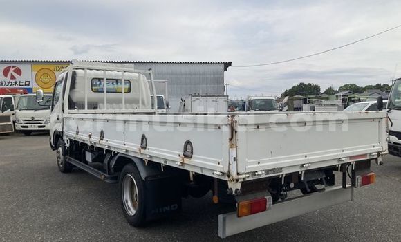 Buy Used Toyota Dyna White Truck in Beitbridge in Matabeleland South Buy Used Toyota Dyna White Truck in Beitbridge in Matabeleland South