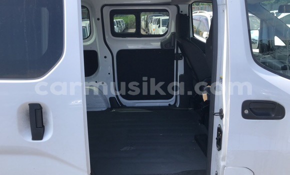 Buy Used Nissan NV200 White Car in Beitbridge in Matabeleland South Buy Used Nissan NV200 White Car in Beitbridge in Matabeleland South