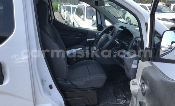Buy Used Nissan NV200 White Car in Beitbridge in Matabeleland South Buy Used Nissan NV200 White Car in Beitbridge in Matabeleland South