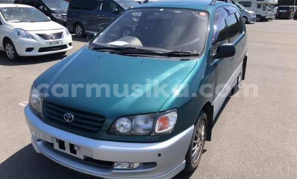 Buy Used Toyota Ipsum Green Car in Beitbridge in Matabeleland South