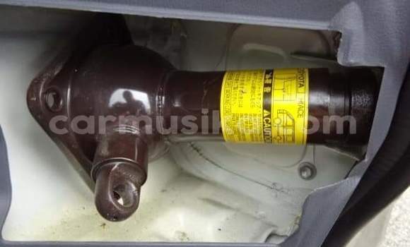 Buy Used Toyota Hiace White Car in Beitbridge in Matabeleland South Buy Used Toyota Hiace White Car in Beitbridge in Matabeleland South