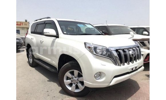 Acheter Import Voiture Toyota Prado Blanc à Import - Dubai, Harare Acheter Import Voiture Toyota Prado Blanc à Import - Dubai, Harare