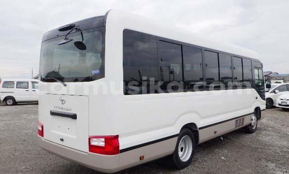 Nunua Ilio tumika Toyota Coaster Nyeupe Gari ndani ya Beitbridge nchini Matabeleland Kusini Nunua Ilio tumika Toyota Coaster Nyeupe Gari ndani ya Beitbridge nchini Matabeleland Kusini