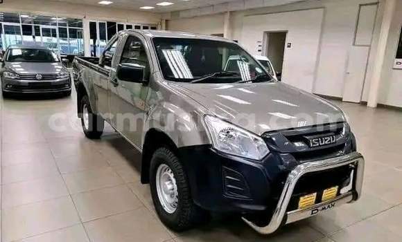 Tenga Tsaru Isuzu D-max Cab4 Beige Mota in Beitbridge in Matabeleland South
