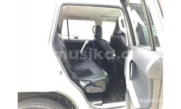Acheter Import Voiture Toyota Prado Blanc à Import - Dubai, Harare Acheter Import Voiture Toyota Prado Blanc à Import - Dubai, Harare