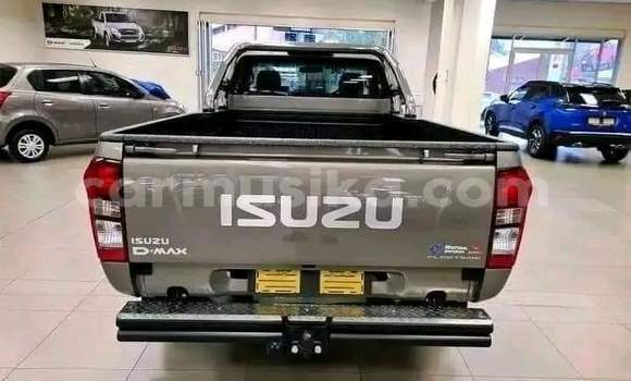 Tenga Tsaru Isuzu D-max Cab4 Beige Mota in Beitbridge in Matabeleland South Tenga Tsaru Isuzu D-max Cab4 Beige Mota in Beitbridge in Matabeleland South