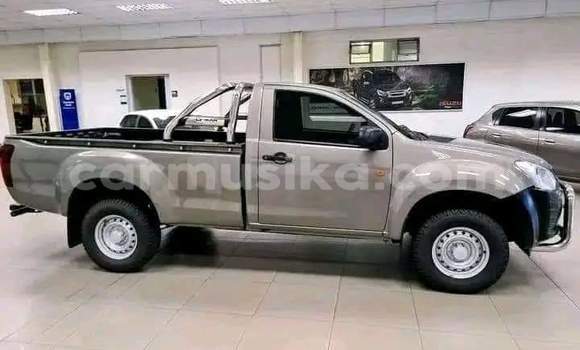 Tenga Tsaru Isuzu D-max Cab4 Beige Mota in Beitbridge in Matabeleland South Tenga Tsaru Isuzu D-max Cab4 Beige Mota in Beitbridge in Matabeleland South