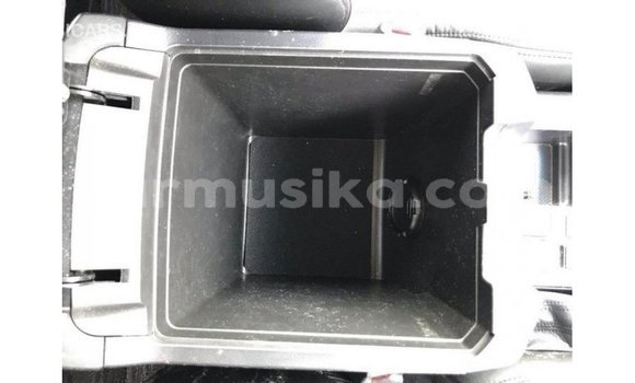 Acheter Import Voiture Toyota Prado Blanc à Import - Dubai, Harare Acheter Import Voiture Toyota Prado Blanc à Import - Dubai, Harare