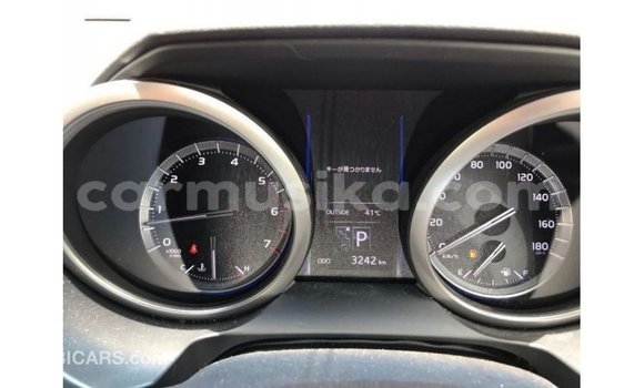 Acheter Import Voiture Toyota Prado Blanc à Import - Dubai, Harare Acheter Import Voiture Toyota Prado Blanc à Import - Dubai, Harare