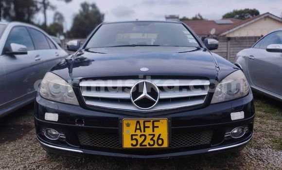 Nunua Ilio tumika Mercedes‒Benz C–Class Nyeusi Gari ndani ya Borrowdale nchini Harare