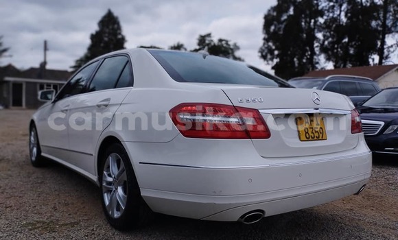 Acheter Occasion Voiture Mercedes‒Benz E–Class Blanc à Chegutu, Mashonaland West Acheter Occasion Voiture Mercedes‒Benz E–Class Blanc à Chegutu, Mashonaland West